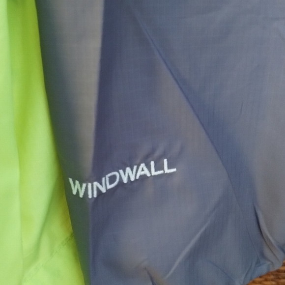 North Face windbreaker - Picture 3 of 4